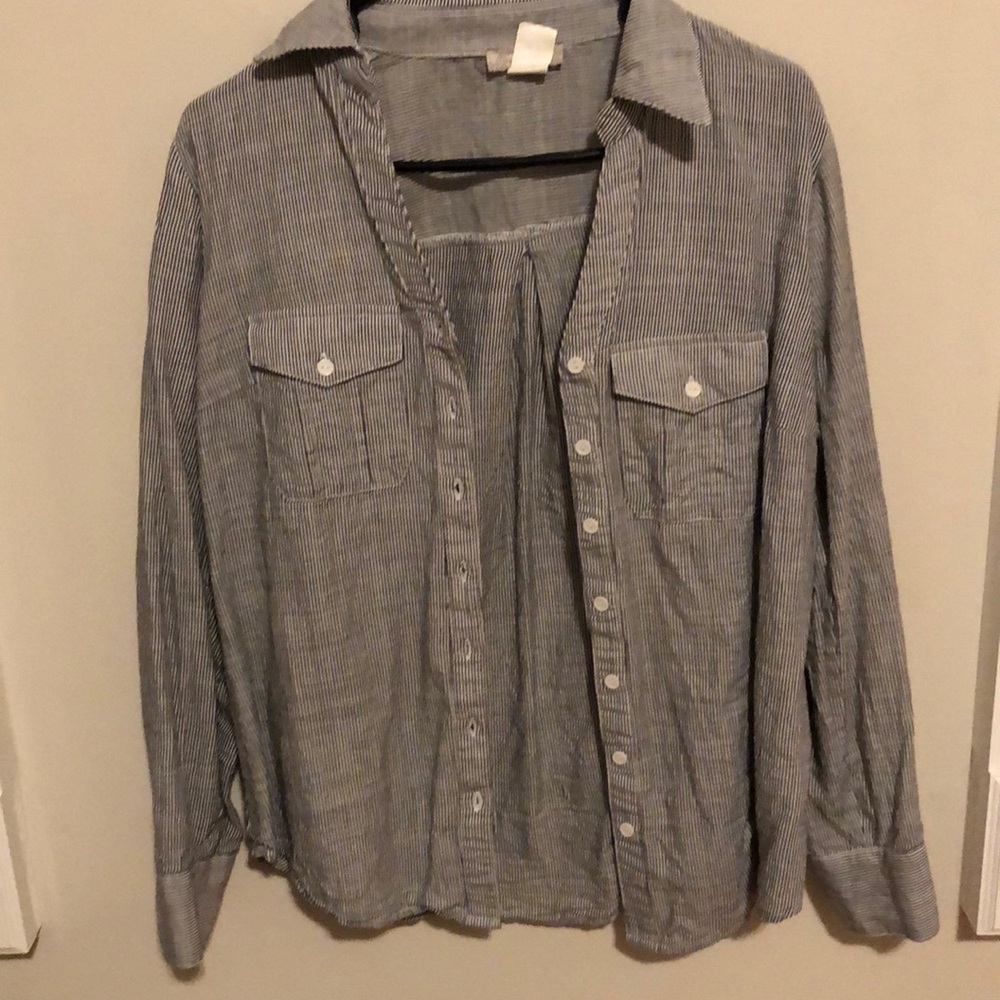 🛒Simple striped button up - Picture 2 of 5